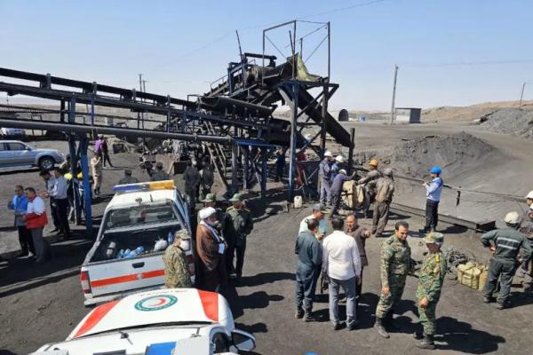 Tim penyelamat bekerja setelah ledakan gas di tambang batu bara di Provinsi Khorasan Selatan, Iran, 22 September 2024. WANA via REUTERS 