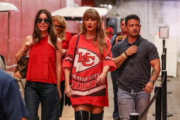 Taylor Swift Absen di Pertandingan Pacarnya Travis Kelce, Chiefs vs Falcons!