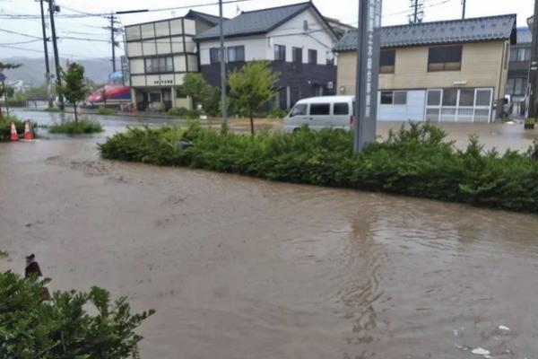 Banjir di pusat Wajima, di prefektur Ishikawa, Jepang, pada tanggal 21 September 2024. (FOTO: REUTERS) 