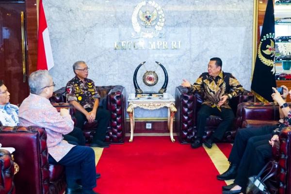 Ketua MPR RI ke-16 Bambang Soesatyo (Bamsoet) menerima Pengurus FKPPI, di Jakarta (Foto: Humas MPR) 