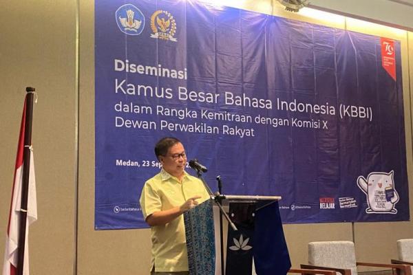 Kemendikbudristek berkolaborasi dengan Komisi X DPR RI menggelar Diseminasi Kamus Besar Bahasa Indonesia (KBBI) di Medan, Sumatera Utara (Foto: Humas Kemendikbudristek) 