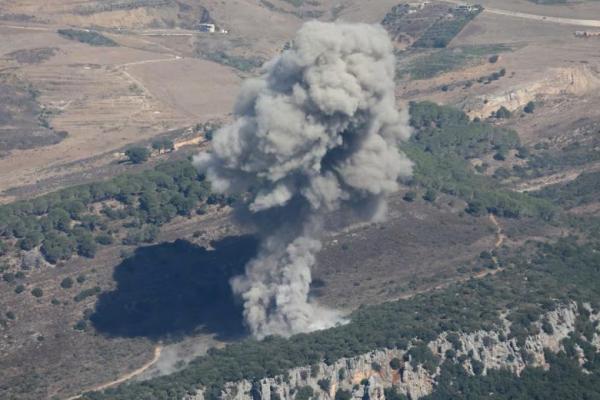 Asap mengepul di Lebanon selatan, seperti yang terlihat dari Marjayoun, dekat perbatasan dengan Israel. REUTERS 