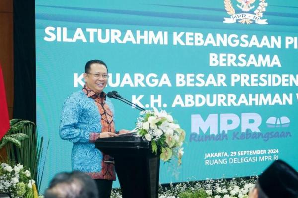 Ketua MPR RI ke-16 Bambang Soesatyo (Bamsoet) dalam Silaturahmi Kebangsaan Pimpinan MPR bersama Keluarga Besar Presiden RI ke-4 Abdurrahman Wahid di Gedung Parlemen Jakarta (Foto: Humas MPR) 