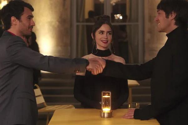 Emily in Paris Season 4 Episode 8 yang dibintangi Eugenio Franceschini, Lily Collins, dan Lucas Bravo. (FOTO: NETFLIX) 