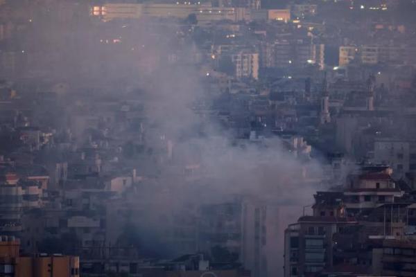 Asap mengepul di pinggiran selatan Beirut setelah serangan, seperti yang terlihat dari Sin El Fil, Lebanon, 29 September 2024. REUTERS 