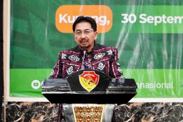 Plt. Sekretaris Utama NFA Sarwo Edhy saat membuka Sosialisasi Perpres 81 Tahun 2024 tentang Percepatan Penganekaragaman Pangan Berbasis Sumber Daya Lokal, di Aula El Tari, Kupang, Nusa Tenggara Timur (NTT), Senin (30/9/2024).(foto:NFA)  