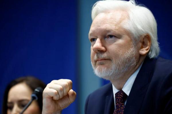 Pendiri WikiLeaks Julian Assange menghadiri sidang tentang penahanan dan hukumannya, di Strasbourg, Prancis, 1 Oktober 2024. REUTERS 