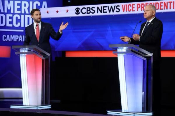 Calon wakil presiden dari Partai Republik, JD Vance dan cawapres Partai Demokrat, Tim Walz, saat debat yang diselenggarakan oleh CBS di New York, AS, 1 Oktober 2024. REUTERS 