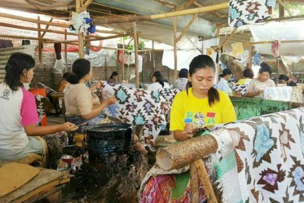 Hari Batik Nasional dapat Ucapan Selamat dari Manchester United