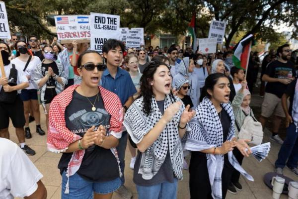 Demonstran pro-Palestina berkumpul di Balai Kota menandai satu tahun konflik Israel dan Hamas dimulai, di Austin, Texas, AS, 5 Oktober 2024. REUTERS 