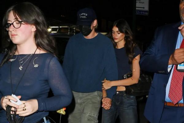 Austin Butler dan Kaia Gerber difoto di NY setelah menikmati kencan Sabtu malam di Radio City Music Hall untuk konser Gracie Abrams. (FOTO: BACKGRID) 