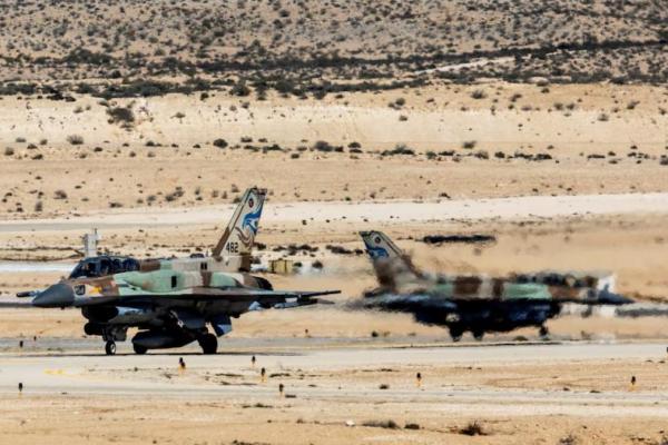 Sebuah pemandangan menunjukkan jet tempur F-16 Israel di landasan pacu pangkalan udara di Israel selatan, 4 Maret 2024. REUTERS 