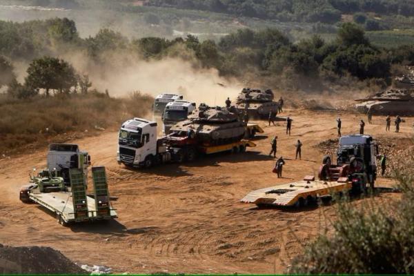 Sebuah tank Angkatan Darat Israel diangkut, di Israel utara, 10 Oktober 2024. REUTERS 