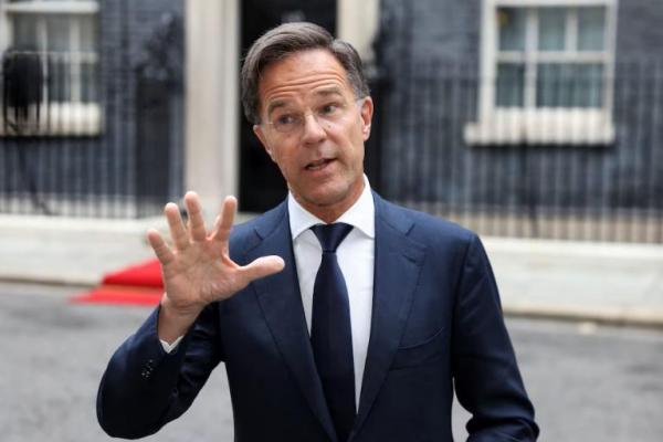 Sekretaris Jenderal NATO Mark Rutte berbicara kepada media di luar 10 Downing Street di London, Inggris, 10 Oktober 2024. REUTERS 