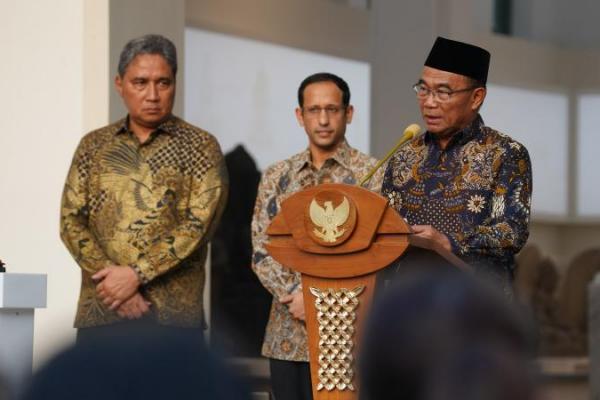 Menteri Koordinator Bidang Pembangunan Manusia dan Kebudayaan (Menko PMK), Muhadjir Effendy, meresmikan pembukaan kembali Museum Nasional Indonesia atau MNI (Foto: Humas Kemendikbudristek) 