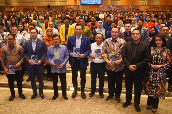 Dede Yusuf Luncurkan Buku Kartu Marut Pendidikan di Indonesia