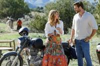 Syuting Lonely Planet, Liam Hemsworth Takut Naik Sepeda Motor Bareng Laura Dern