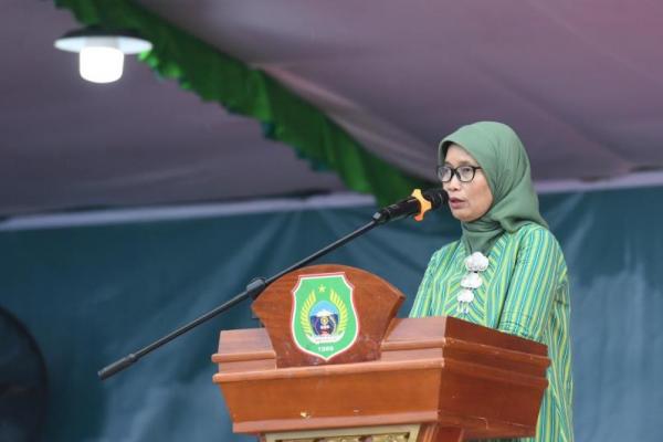 Direktur Jenderal Pengembangan Ekonomi dan Investasi Desa (PEID) Kemendes PDTT, Harlina Sulistyorini membuka acara Gerakan Nasional (Gernas) Bangga Buatan Indonesia (BBI) dan Bangga Berwisata di Indonesia (BBWI) di Kota Tidore Kepulauan, Provinsi Maluku Utara (Foto: Humas Kemendes PDTT) 