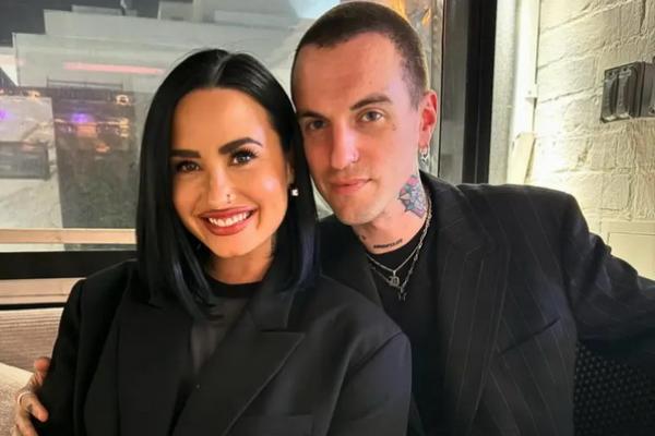 Sentimental, Jutes Hampir Menangis saat Melamar Demi Lovato