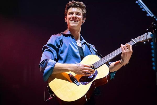 Shawn Mendes tampil di London pada bulan April 2019. (FOTO: WIRE IMAGE) 