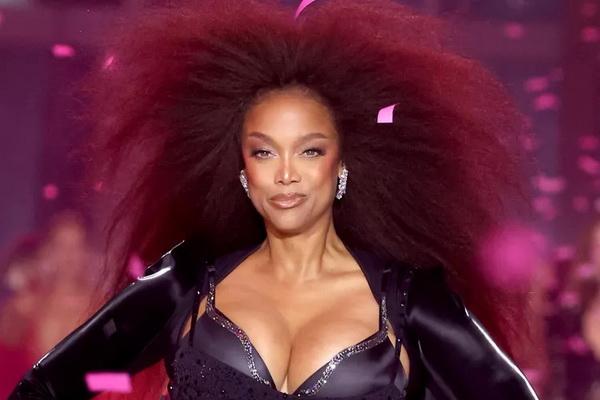 Victoria`s Secret Fashion Show 2024, Tyra Banks Kembali dengan Smize Ikoniknya 