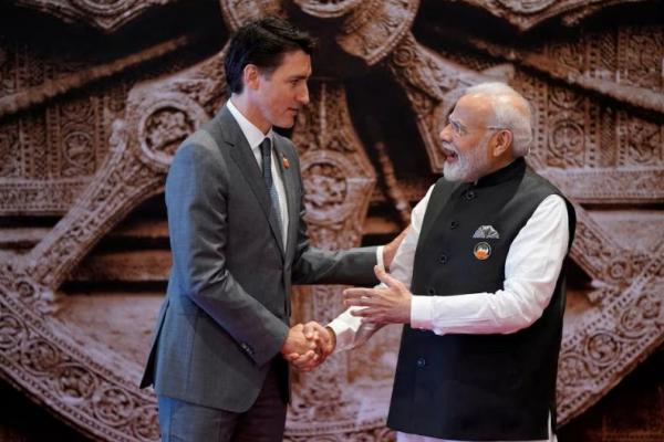 Perdana Menteri India Narendra Modi menyambut Perdana Menteri Kanada Justin Trudeau saat  KTT G20, di New Delhi, India, Sabtu, 9 September 2023. Foto via REUTERS 