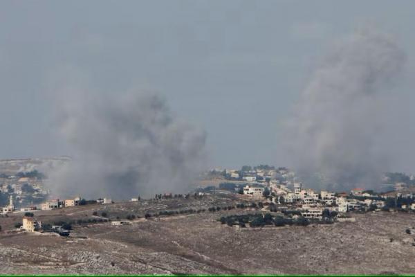 Asap mengepul di dekat Nabatieh, seperti yang terlihat dari Marjayoun, dekat perbatasan Lebanon dengan Israel, 16 Oktober 2024. REUTERS 