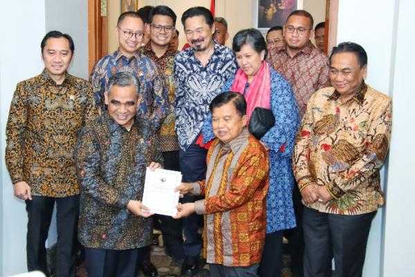 Ketua MPR RI Ahmad Muzani bersama para Pimpinan MPR Periode 2024-2029 melakukan kunjungan secara resmi ke rumah Jusuf Kalla, di Jakarta Selatan (Foto: Humas MPR) 