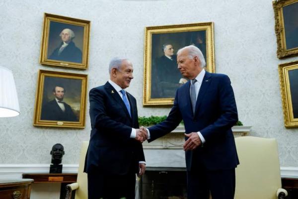 Presiden AS Joe Biden bertemu dengan Perdana Menteri Israel Benjamin Netanyahu di Ruang Oval Gedung Putih di Washington, AS, 25 Juli 2024. REUTERS 