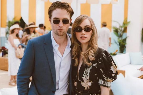 Robert Pattinson dan Suki Waterhouse di Will Rogers State Historic Park pada tanggal 5 Oktober 2024 di Pacific Palisades, California. (FOTO: GETTY IMAGE) 