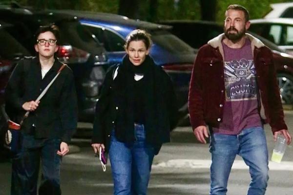 Ben Affleck dan Mantan-mantan Istrinya Jennifer Garner dan Jennifer Lopez Hadir di Acara yang Sama