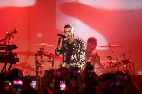 Zayn Malik menunda tur solo pertamanya menyusul kematian mendadak Liam Payne. (FOTO: DIMITRIOS KAMBOURIS) 