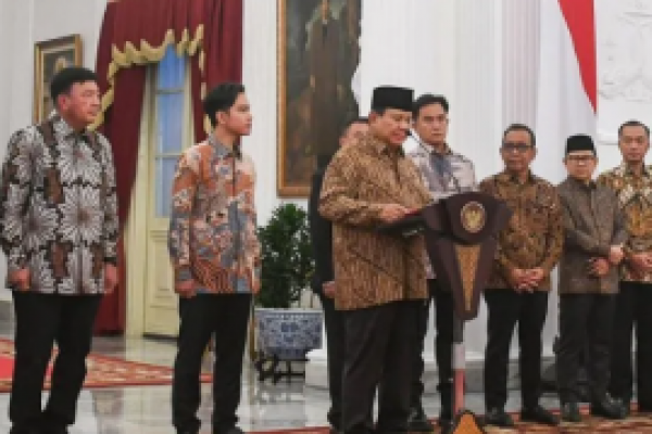 Presiden RI Prabowo Subianto mengumumkan nama Wakli menteri di Istana Merdeka ,Jakarta, Minggu (20/12024) malam. (Foto:Antara) 