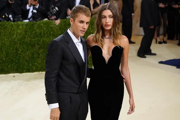 Hailey Bieber Dukung Penampilan Justin Bieber di Tengah Kasus Perdagangan Seks Sean Diddy Combs