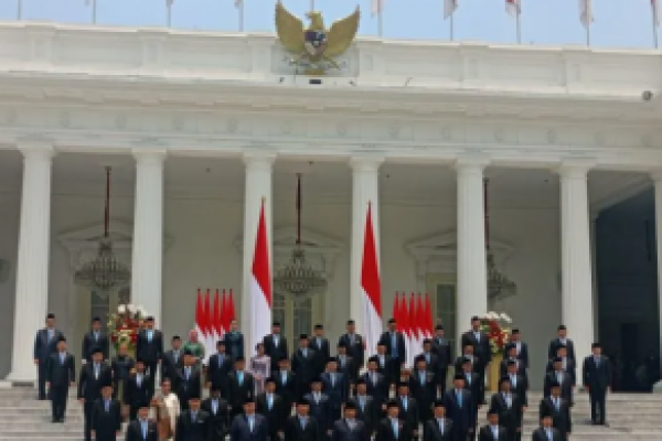 Anggota Kabinet Merah Putih resmi dilantik oleh Presiden RI Prabowo Subianto di Istana Negara, Jakarta, Senin (21/10/2024). (Foto:Antara) 