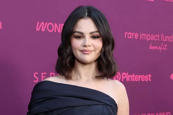 Hadiri Acara Amal, Selena Gomez Tampil dengan Kemewahan Hollywood. (FOTO: GETTY IMAGE) 