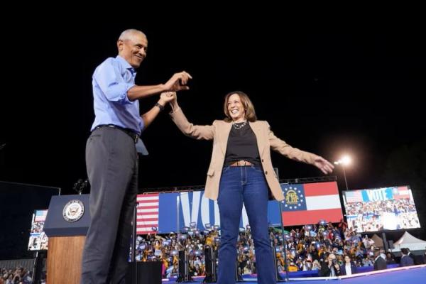 Mantan Presiden AS Barack Obama menghadiri kampanye calon presiden Partai Demokrat AS Kamala Harris di Georgia, AS, 24 Oktober 2024. REUTERS 