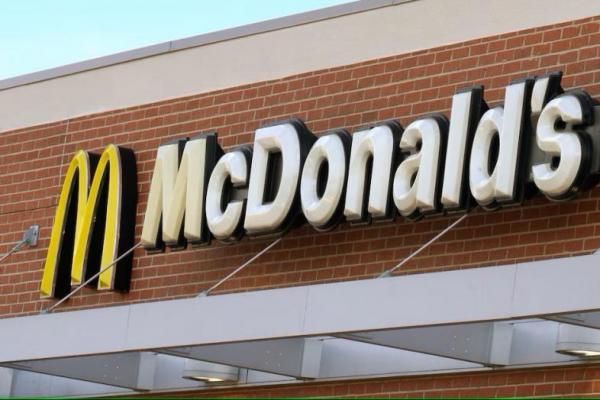 Tanda di luar restoran McDonalds terlihat di Westminster, Colorado, AS, 23 Januari 2017. REUTERS 