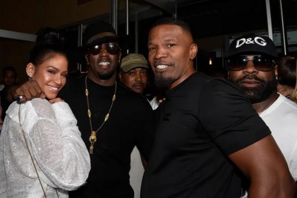 Sean Diddy Combs dan Jamie Foxx difoto di sini di Las Vegas pada bulan Agustus 2017 bersama pacar Combs saat itu, Cassie Ventura. (FOTO: GETTY IMAGE) 