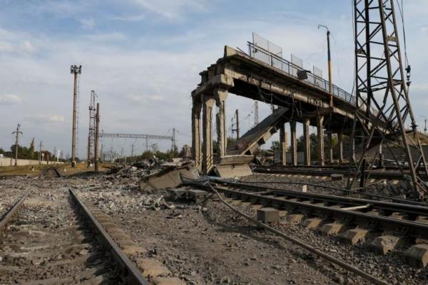 Pemandangan menunjukkan jembatan yang hancur di kota Pokrovsk, di wilayah Donetsk, Ukraina 17 September 2024. REUTERS 