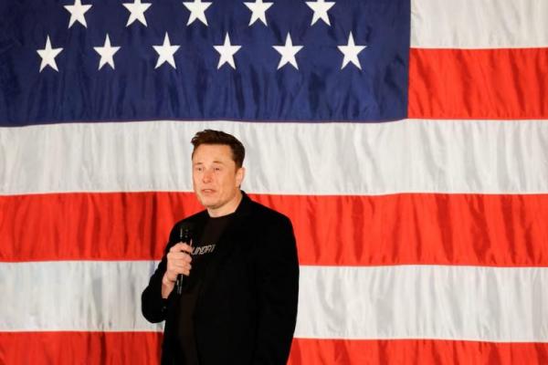 CEO Tesla dan pemilik X Elon Musk, pendukung calon presiden dari Partai Republik, AS Donald Trump, di Folsom, Pennsylvania, AS, 17 Oktober 2024. REUTERS 