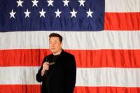 CEO Tesla dan pemilik X Elon Musk, pendukung calon presiden dari Partai Republik, AS Donald Trump, di Folsom, Pennsylvania, AS, 17 Oktober 2024. REUTERS