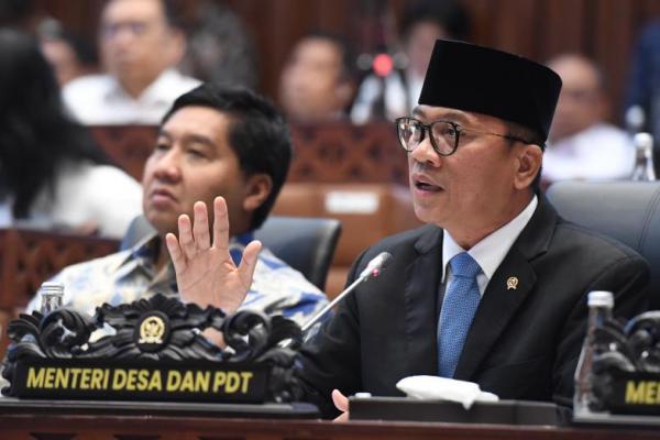 Menteri Desa dan Pembangunan Daerah Tertinggal (Mendes PDT) Yandri Susanto menghadiri Rapat Kerja dengam Komisi V DPR di Kompleks Parlemen, Senayan, Selasa (Foto: Humas Kemendes PDT) 