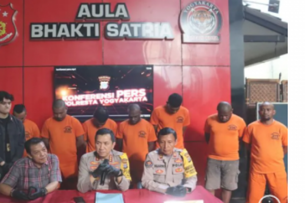 Polisi meringkus tujuh prlaku penusukan terhadap santri di Yogyakarta. (foto:Antara) 