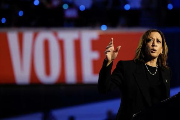 Calon presiden dari Partai Demokrat dan Wakil Presiden AS Kamala Harris berpidato di rapat umum kampanye di Madison, Wisconsin, AS, 30 Oktober 2024. REUTERS 