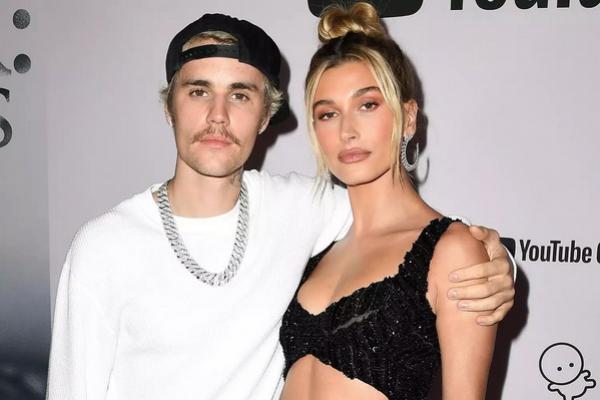 Justin Bieber Komentari Foto Istrinya Hailey Bieber Pakai Bikini Seksi di Malam Tahun Baru. (FOTO: GETTY IMAGE) 