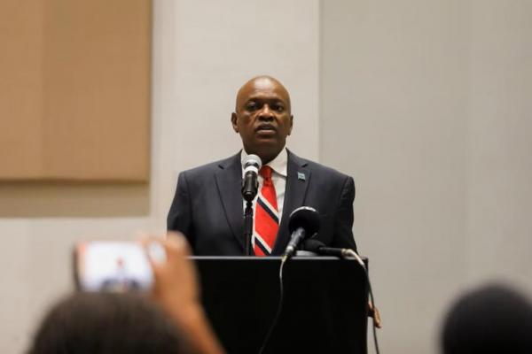 Presiden Botswana Mokgweetsi Masisi memberikan pidato pada konferensi pers di Gaborone, Botswana, 1 November 2024. REUTERS 