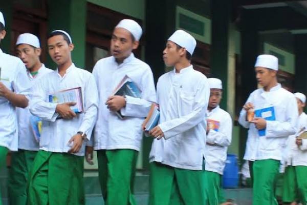 Bukan Hanya Pendidikan Tinggi, Santri Juga Berhak Akan Pekerjaan Layak