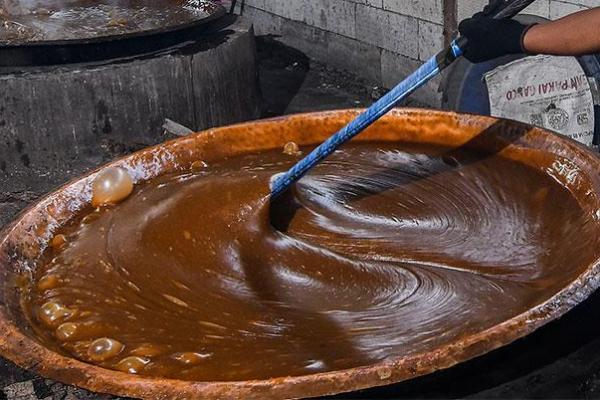 Proses pembuatan jajanan tradisional, dodol betawi (Foto: Antara) 