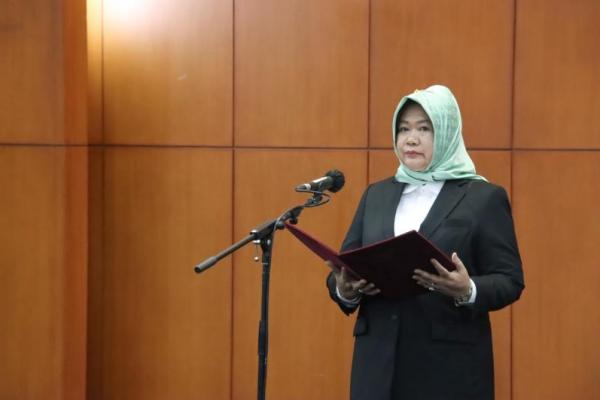 Pelaksana Tugas (Plt) Sekretaris Jenderal MPR RI Siti Fauziah memimpin prosesi Pengangkatan dan Alih Tugas dalam Jabatan Administrator dan Pengawas di Lingkungan Sekretariat Jenderal MPR RI (Foto: Humas MPR) 